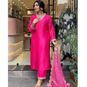 Ensemble Kurti rose droit pour femme avec pantalon et dupatta en viscose Chanderi imprimé numérique de qualité supérieure - Product Image 1