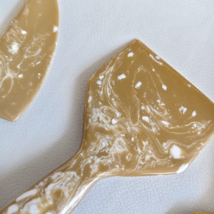 Ensemble de cuillères à fromage en résine motif écaille de tortue, design personnalisé, style vintage, qualité supérieure, écologique, Artizon Studio - Product Image 3
