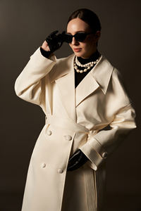 Manteau Trench Femme Long en Taffetas de Soie Double Boutonnage Double Doublure Col V Élégant Minimaliste Luxe Hiver Ivoire ODM OEM - Product Image 4