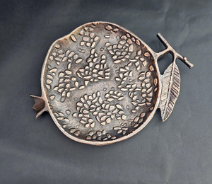 High-quality Aluminum Serving <b>tray</b> with Deep Interiors and Smooth Edges Perfect for Serving <b>Large</b> Portions at Family Gatherings - Product Image 4