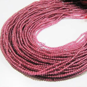 Perles de topaze rose naturelle rondes facettées de 2 mm vendues par brin de 13 pouces de long - Product Image 2