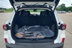 NUEVO Y EXCELENTE Ford Escape PHEV 2025 con Navegación, Asientos de Cuero, Faros LED Automáticos - Product Image 3