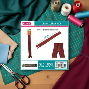 Cerniera Ilan 20 cm colore rosso intenso per abbigliamento e artigianato - Product Image 2