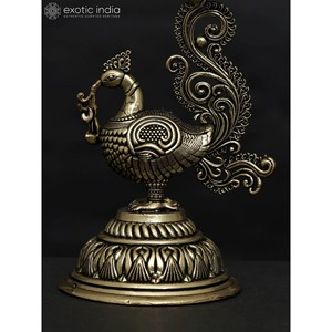 Artículo de decoración para el hogar Diya de latón de pavo real superfino pequeño de 5 pulgadas hecho a mano en India - Product Image 3