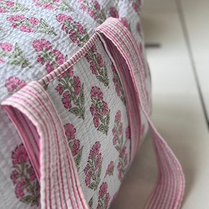 Floral Print Cotton <b>Duffel</b> <b>Bag</b> With Zipper Closure Large Capacity Weekender Travel <b>Bag</b> Pink Striped Handles - Product Image 4