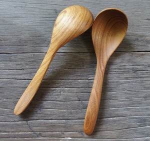 Cuillère de service à long manche en bois d'olivier naturel de qualité supérieure, accessoire de cuisine en bois artisanal, outil de cuisson durable et respectueux de l'environnement - Product Image 1
