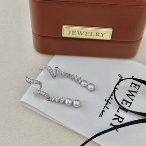 Boucles d'oreilles pendantes Galaxy Moonlight Fashion, perles d'eau douce et argent pur avec pompon, design populaire en gros - Product Image 1