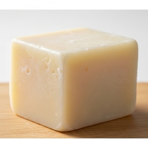 Suif de bœuf biologique issu de bovins nourris à l'herbe, offrant une texture riche et un contenu en graisse stable pour les multiples industries - Product Image 6