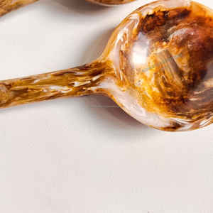 Servidor de ensalada de resina de mano personalizado de alta calidad Cuenco de servicio de diseño de estilo moderno único con embalaje de cartón - Product Image 2