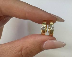 Pendientes de aro tipo huggie con cierre de clic seguro y microincrustaciones de diamantes, personalizados en oro macizo de 14K y 18K, corte redondo CVD HPHT, para mujer, al por mayor. - Product Image 6