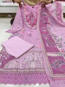 Traje Pakistaní de Muselina Lila, Bellamente Decorado con Estampados Digitales y Bordado a Mano, Traje Salwar Pakistaní - Product Image 6
