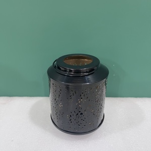 Farol de Hierro de Diseño Artesanal L649, Decoración para el Hogar, Acabado Negro, 5X5X6.25 Pulgadas, de Uttar Pradesh - Product Image 4