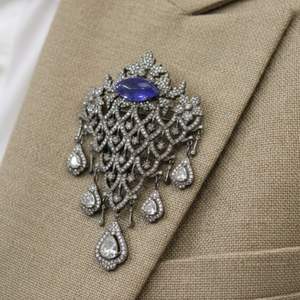 Broches unisexes plaquées or avec tanzanite et diamants, également connues sous le nom de colliers - Product Image 2