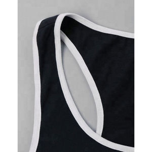 Ensemble deux pièces sportif noir pour femme, haut court sans manches avec bordure blanche et short au-dessus du genou, coupe régulière, vêtements de printemps et d'été - Product Image 6