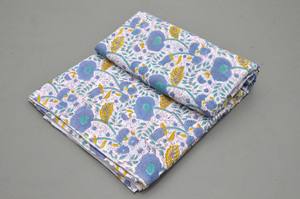 Tela 100% Algodón Suave y Puro con Estampado Floral para Ropa - Túnica India para Vestidos, Cortinas, Ropa de Dormir, Juguetes, Ligera - Product Image 4