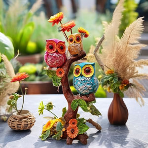 Sculpture décorative artisanale de famille de hiboux avec un design d'arbre Art Déco d'origine indienne pour les occasions de Diwali et de mariage - Product Image 1