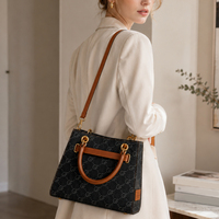 Nouveau Sac à Main en Jean Tendance 2026 pour Femme – Sac Bandoulière Structuré avec Poignée et Détail Anneau Doré, Motif Élégant