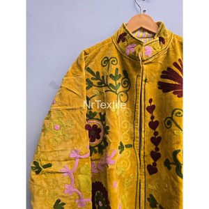 Veste courte en velours jaune brodée de fleurs, style bohème, pour femme, avec doublure intérieure en coton, style Suzani - Product Image 5