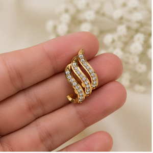Boucles d'oreilles clous tendance pour femme en or massif 14 carats avec diamants naturels, design de luxe, idéales pour un cadeau d'anniversaire, de fiançailles ou de mariage - Product Image 4