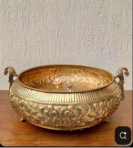Impresionante tazón urli antiguo de oro decorado con campanas colgantes tradicionales para el hogar; disponible a precios de mayorista. - Product Image 4