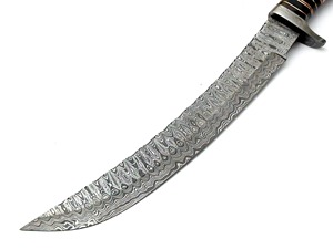 Couteau de chasse artisanal en acier Damas, lame à pointe tombante, avec manche en corne et étui en cuir - Product Image 6