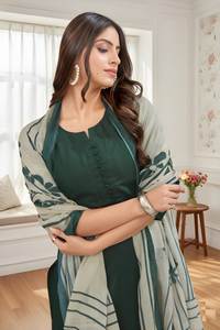 Ensemble Kurta et pantalon en soie romaine verte avec dupatta en coton imprimé numérique, col rond, longueur mollet, tenue ethnique pour femmes du M au XXL - Product Image 6