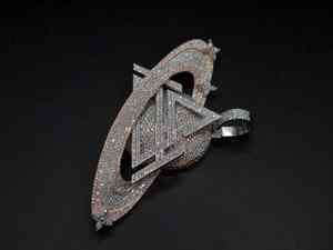 Collar Personalizado con Colgante de Planeta Saturno con Incrustaciones de Diamantes de Imitación, Diseño Geométrico Triangular, Estilo Hip Hop Cósmico para Hombre - Product Image 3