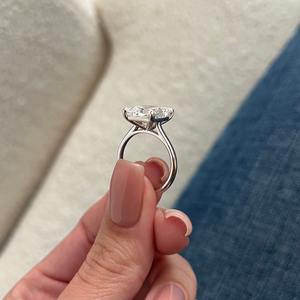 Bague solitaire en diamant de laboratoire taille radiant allongée de 5 carats, diamant CVD E VVS2, bague de fiançailles, certifiée IGI - Product Image 2