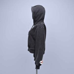 Hoodie court en molleton de coton, effet délavé, style vintage, avec logo personnalisé de haute qualité, pour femmes. - Product Image 4