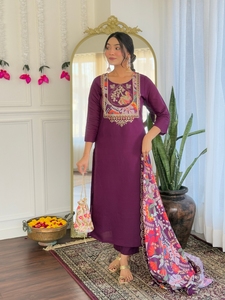 Conjunto de Kurti de Viscosa Chanderi Color Vino para Mujer, con Pantalón de Viscosa Chanderi y Dupatta de Seda Chanderi, Superventas - Product Image 2