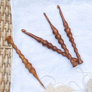 Aguja de Crochet Ergonómica de Madera, Diseño Ligero para una Experiencia de Crochet Cómoda Durante Todo el Día - Product Image 1