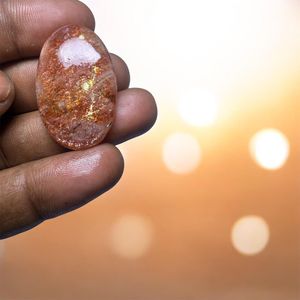 คริสตัลเลพิโดไลต์สีม่วงธรรมชาติจากสหรัฐอเมริกา รูปทรงอิสระ สำหรับตกแต่งและทำสมาธิ ขายส่ง - Product Image 2