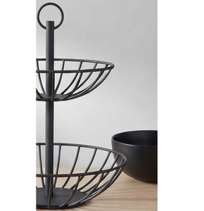 Ensemble de paniers à fruits en fil métallique avec poignée, design empilable pour le rangement et la présentation en cuisine - Product Image 3