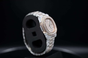 นาฬิกาเพชรโมอิสซาไนต์ VVS แบบ Iced Out ดีไซน์ทนทาน เหมาะสำหรับใช้ในชีวิตประจำวันและการเดินทางเพื่อธุรกิจ ราคาสุดคุ้ม - Product Image 2