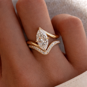 Ensemble de bagues de mariée Marquise avec alliance assortie en chevron incurvé, bague de fiançailles en forme de V avec diamant de laboratoire en or massif 14 carats - Product Image 3