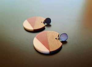 Boucles d'oreilles pendantes artisanales en bois et résine MN EXPORTS, style rustique naturel bohème, légères, bijoux fantaisie, cadeau pour femme, idéales pour les fêtes - Product Image 2