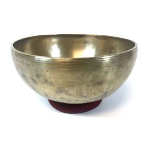 Ensemble de bols chantants OM en laiton pur, fabriqués à la main, avec marteau de méditation pour la guérison des chakras, les rituels bouddhistes et le yoga - Product Image 6
