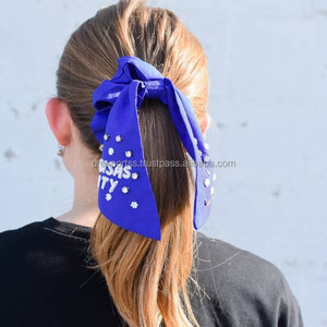 Coletero de lazos bordados azules de Kansas City con cuentas para niñas, ideal para el espíritu escolar y del equipo, hecho a mano y ecológico. - Product Image 4