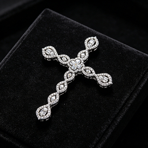 สร้อยคอจี้รูปกางเขนแบบคลาสสิก ชุบทองคำขาว 10K/14K/18K ประดับเพชร CVD ผลิตในห้องปฏิบัติการ ของขวัญสำหรับโอกาสพิเศษ - Product Image 4