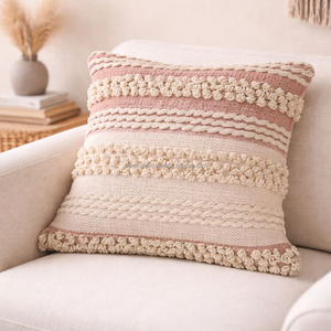 Housse de coussin en coton texturé style bohème avec franges et pompons, coussin décoratif tissé, accent géométrique bohème, décoration intérieure - Product Image 5