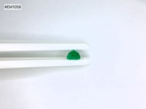 มรกตธรรมชาติ 100% จากแซมเบีย รูปทรงแปดเหลี่ยม 2.09 กะรัต พลอยแท้คุณภาพพรีเมียม ตัดเจียระไนอย่างแม่นยำ สำหรับเครื่องประดับสุดพิเศษ - Product Image 6