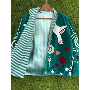 เสื้อแจ็คเก็ตปักลายศิลปะพื้นบ้านกำมะหยี่สีเขียวอมฟ้าสำหรับผู้หญิง ตกแต่งด้วยลายนกพิราบสีขาว คอตั้ง สไตล์โบโฮ เหมาะสำหรับงานเทศกาล - Product Image 3