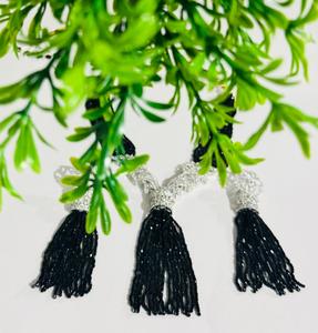 Parure de bijoux noire perlée avec collier pendentif en strass et boucles d'oreilles pendantes pour femme, idéale pour les soirées et la mode - Product Image 3