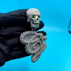 Colgante de Plata de Ley 925 con Moissanita VVS y Esmeralda de Corte Redondo, Diseño de Calavera, Personalizable con Nombre y Letra, Estilo Hip Hop, Especial de Halloween - Product Image 6