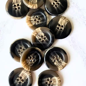Boutons en corne de buffle noir véritable avec teinte blanche naturelle de qualité supérieure - Product Image 1
