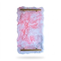 Plateau de service en résine époxy agate rose avec poignées dorées, fait main, en quartz rose marbré, plateau alimentaire irrégulier, plateau décoratif géode