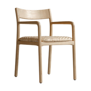Silla de comedor Torin de Pure Salt Interiors con estructura de madera de teca natural y asiento de mimbre sintético en madera natural - Product Image 1