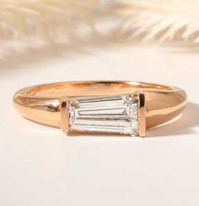 Anillo de Boda y Aniversario con Diamante Cultivado en Laboratorio, Corte Baguette Cónico, Claridad DEF VS VVS, Certificado IGI, Oro Sólido de 10K, 14K o 18K - Product Image 2