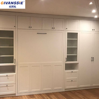 Lit Murphy horizontal blanc avec armoire, vitrine et rangement supérieur, lit mural pliable pour chambre d'amis
