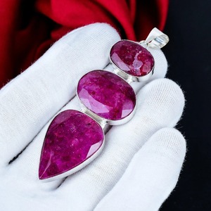 Colgante de rubí en plata de ley 925 hecho a mano con tres piedras, joyería de lujo, regalo para mujer, venta al por mayor. - Product Image 3